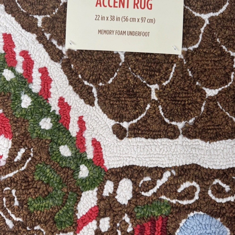 Christmas GingerBread Rug ~ Hand Hooked ~ Memory Foam Padding ~ 22” x 38” - Picture 4 of 9